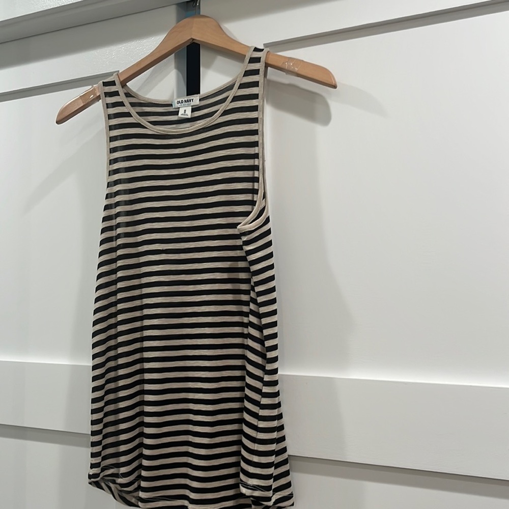 Sleeveless stripe top